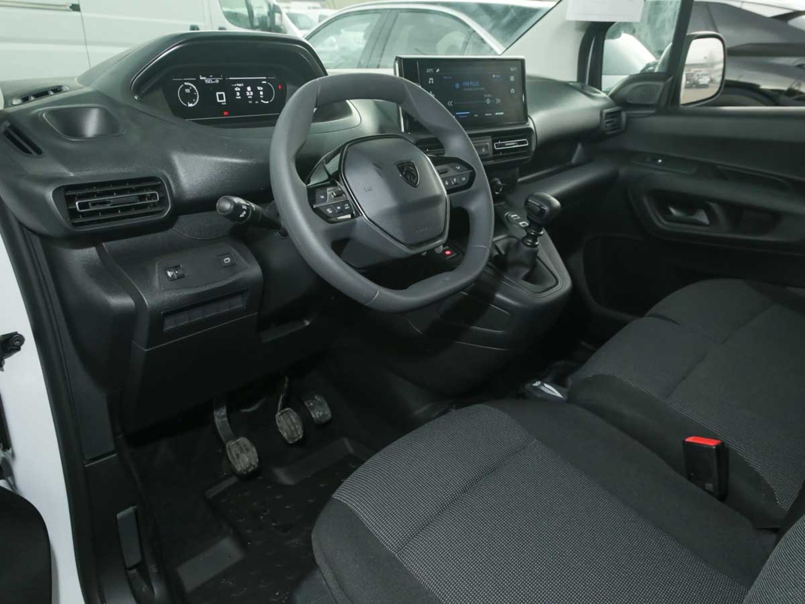 Peugeot PARTNER MCA L1 DIESEL 100HP MT 2026 - Imagen 6 de 8