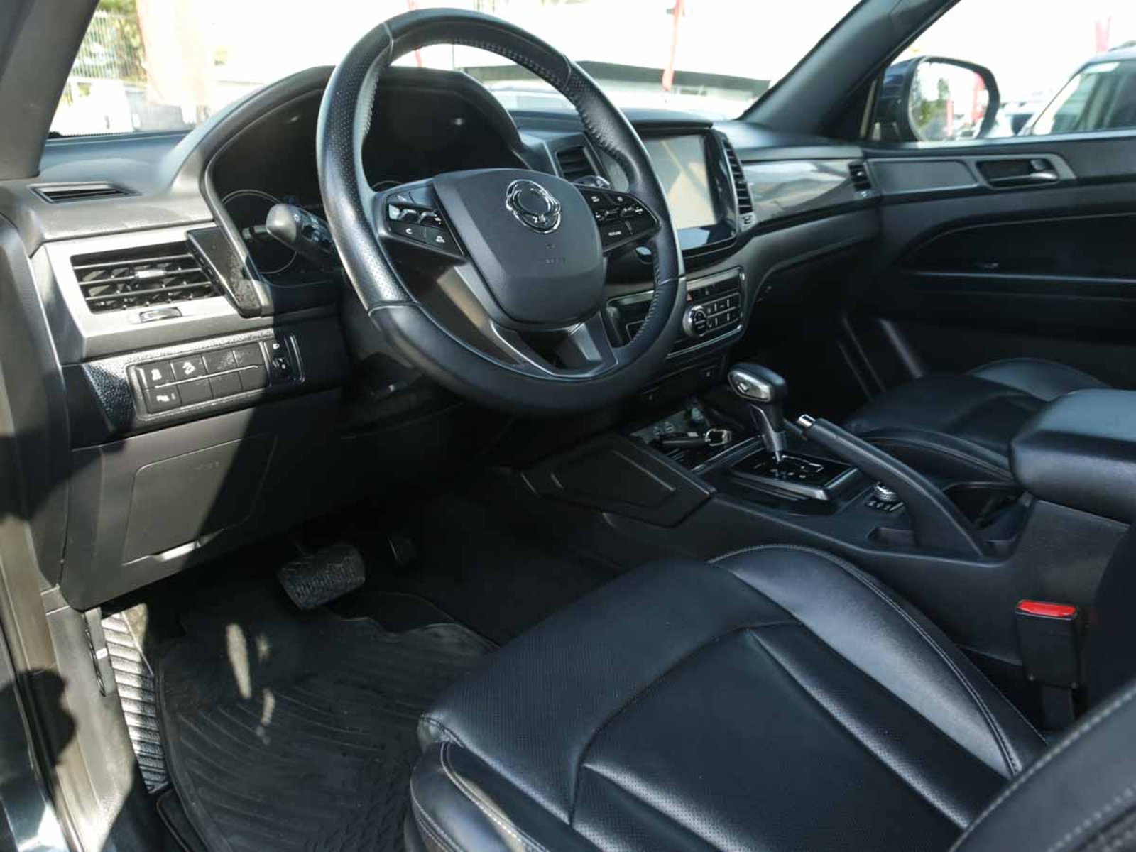 SSANGYONG NEW GRAND MUSSO LIMITED PLUS 2.2TD 6AT 4WD 2023 - Imagen 6 de 8