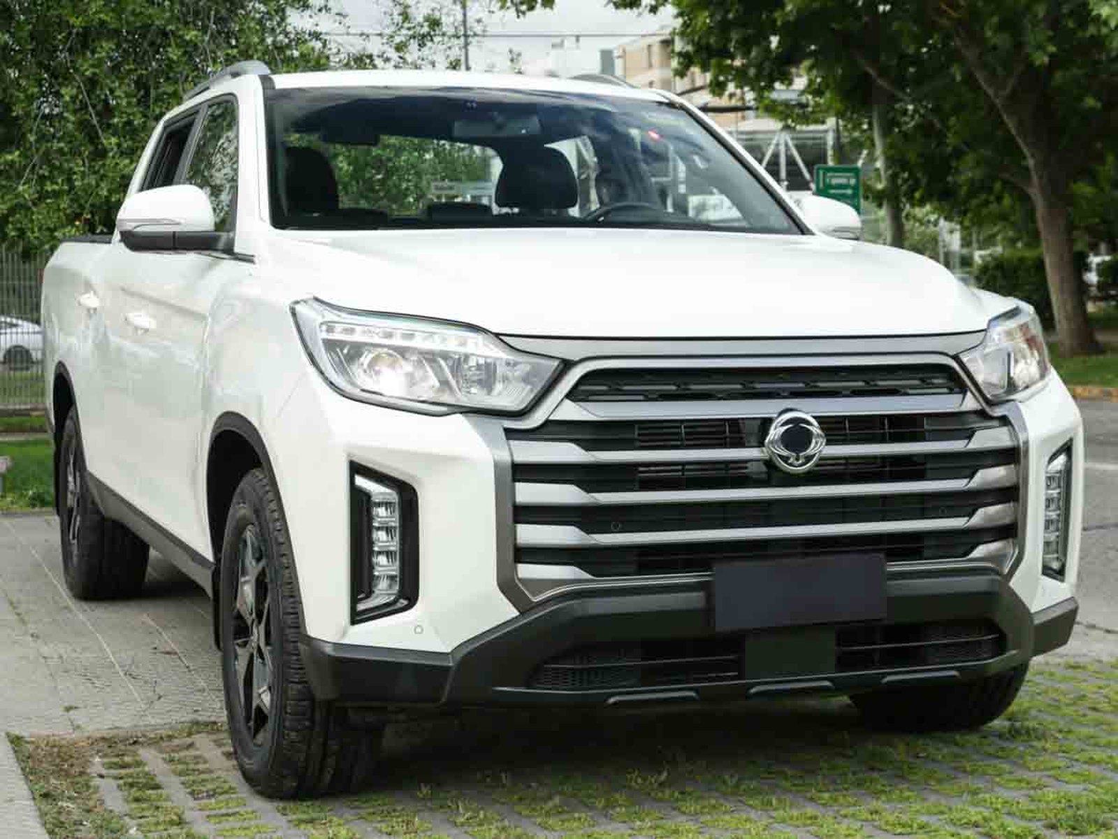 SsangYong GRAND MUSSO LIMITED PLUS 2.2TD 6AT 4WD 2023 - Foto 2 de 8