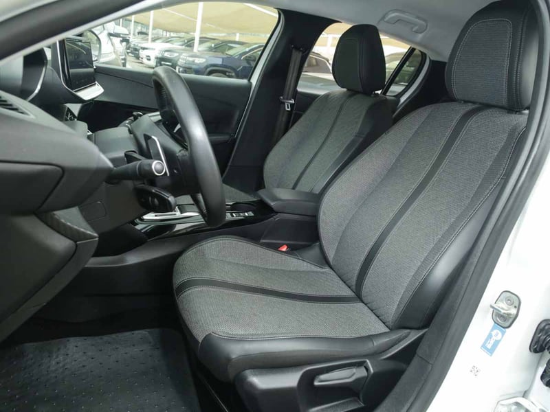 Peugeot 208 MCA ALLURE PURETECH 130 EAT8 2024 - Imagen 7 de 8