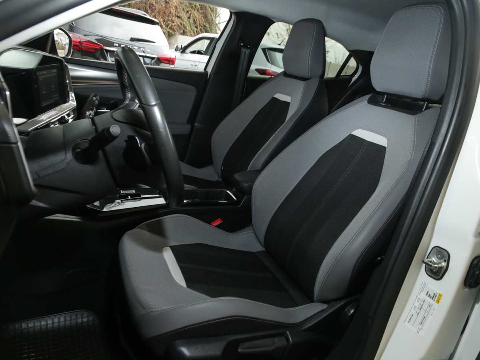 Opel MOKKA 1.2T AUT 2024 - Imagen 7 de 8