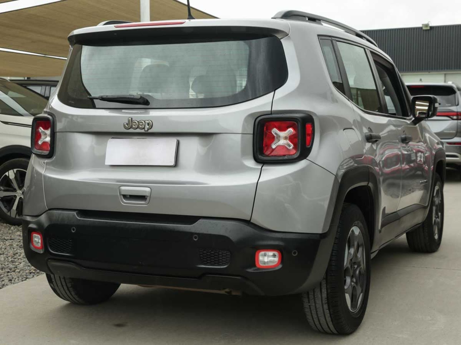 Jeep RENEGADE SPORT 1.8 2021 - Foto 4 de 8