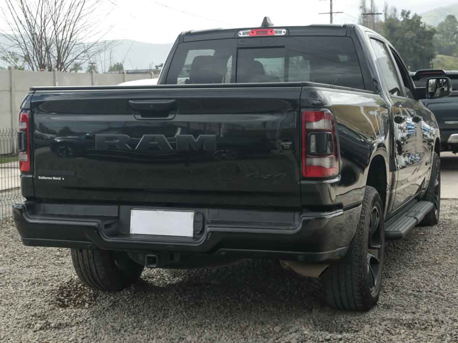 RAM 1500 BIGHORN NIGHT EDITION 3.6 V6 MILD HYBRID 305 2025 - Foto 3 de 8