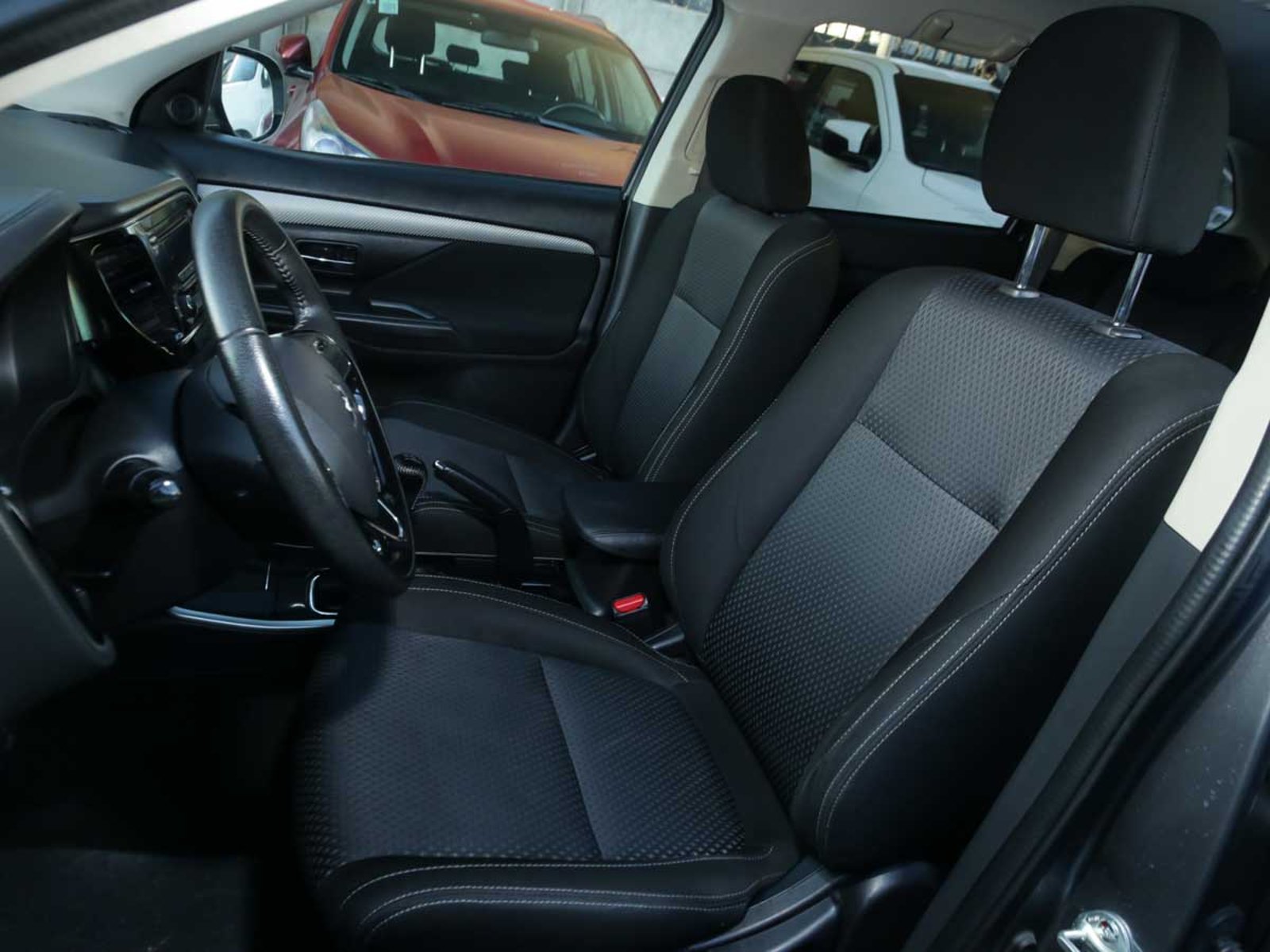 MITSUBISHI OUTLANDER 4X2  2.0 MEC 2019 - Imagen 10 de 13
