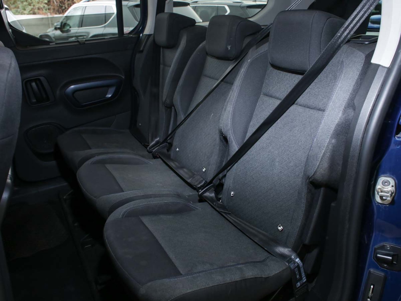Peugeot RIFTER BLUEHDI 130 1.5 AT 2023 - Imagen 7 de 8