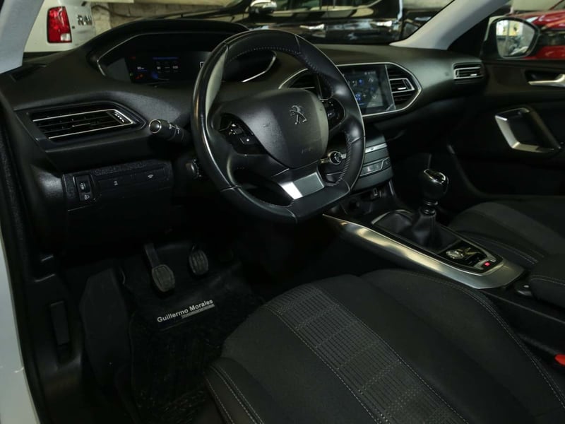 Peugeot 308 BLUE HDI 130 1.5 2021 - Imagen 8 de 14
