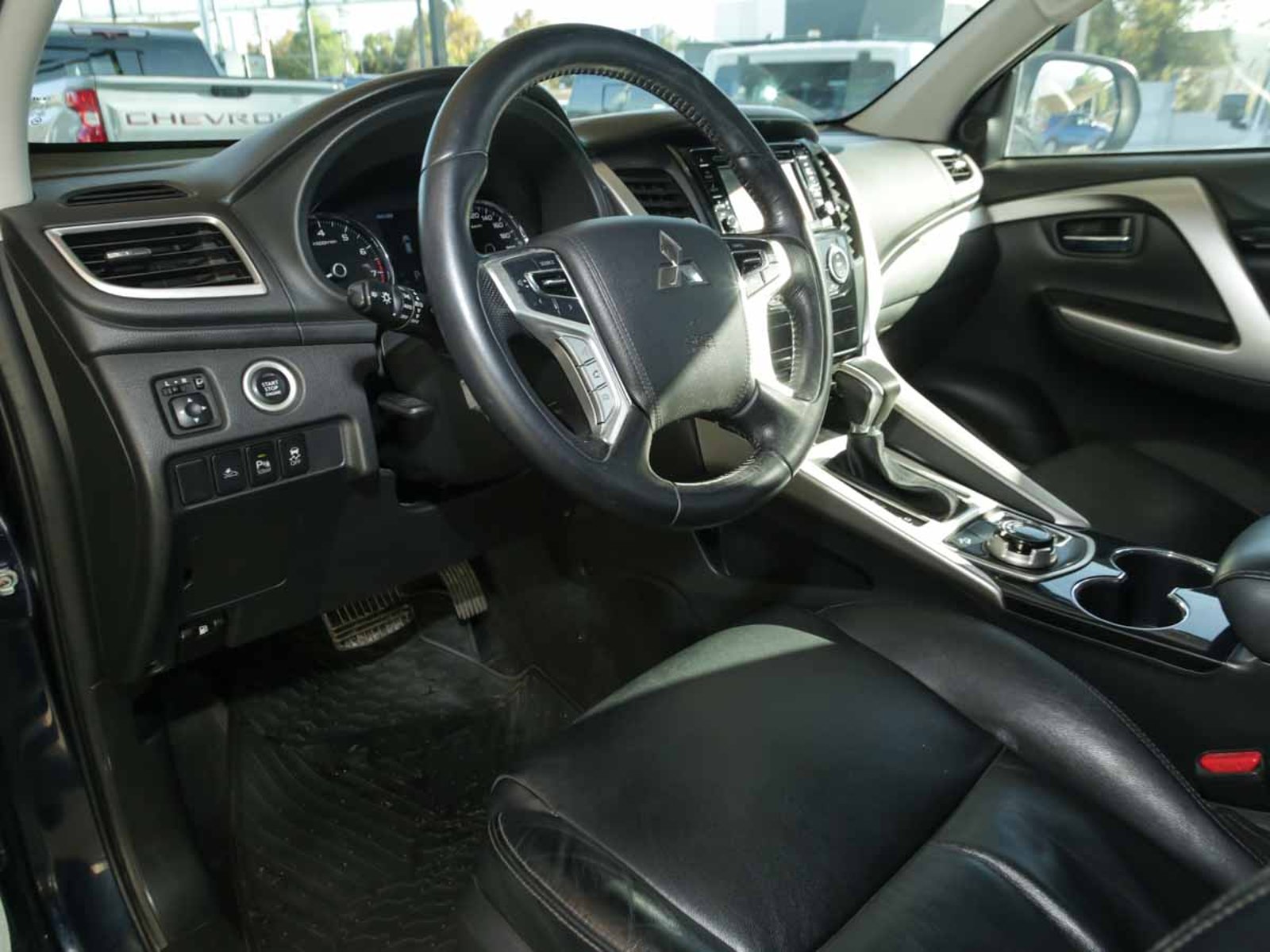 MITSUBISHI MONTERO SPORT 3.0 4X4 LIMITED E5 2018 - Imagen 8 de 16