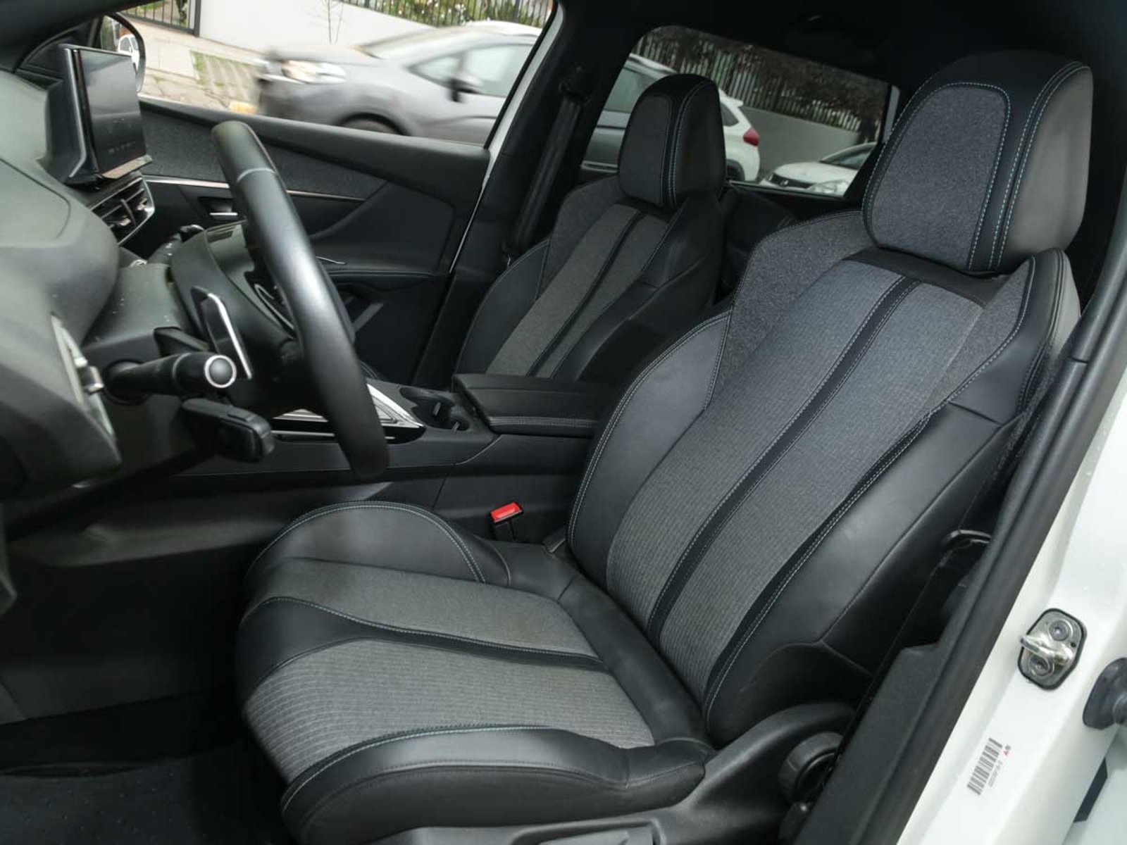PEUGEOT 5008 BLUE HDI 130 HP 1.5 AUT 2024 - Imagen 10 de 14