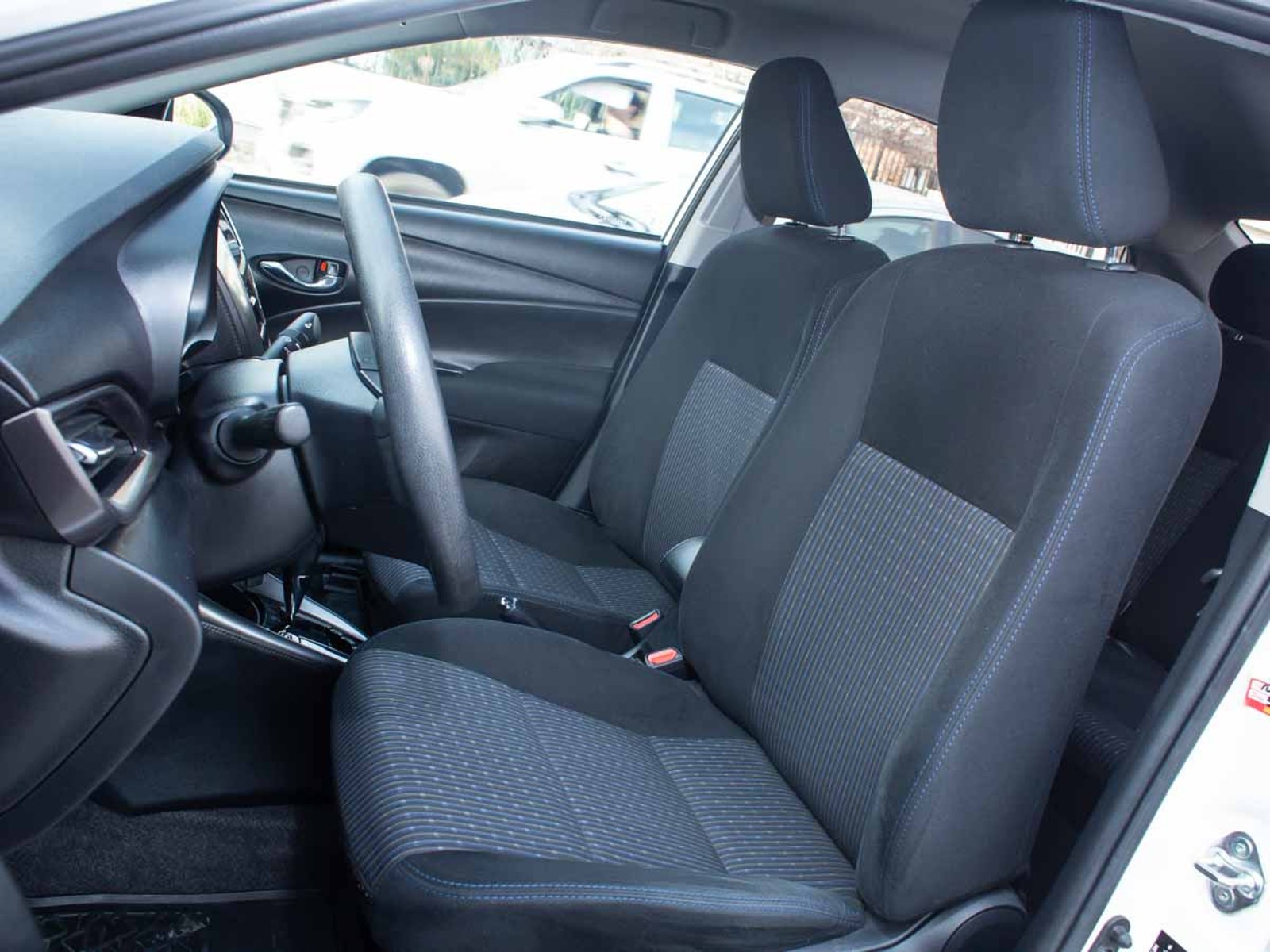 Toyota YARIS SEDAN GLI 1.5 2022 - Imagen 7 de 8