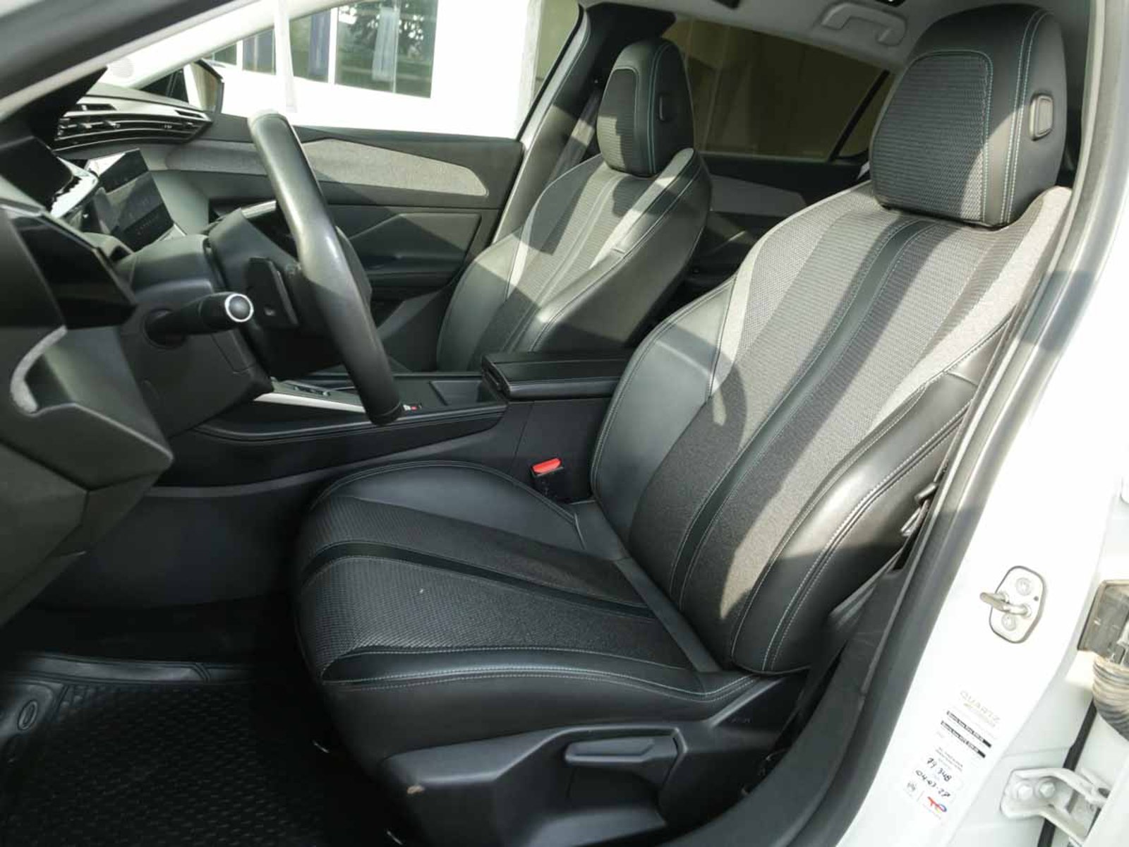 PEUGEOT 308 ALLURE PACK BLUE HDI 130 EAT8 2023 - Imagen 10 de 13