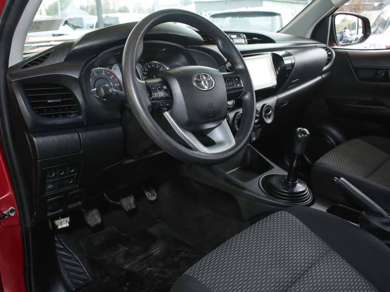 Toyota HILUX DCAB MT 4X4 2.4 2024 - Imagen 6 de 8