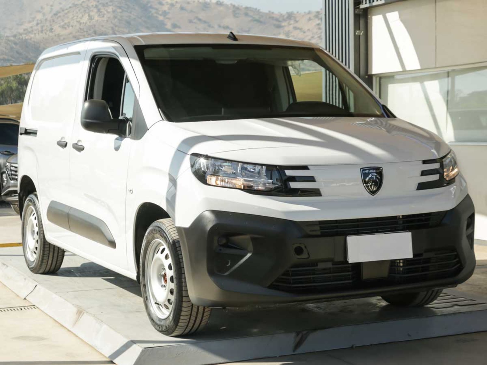 PEUGEOT PARTNER MCA L1 DIESEL 100HP MT 2026 - Foto 3 de 13