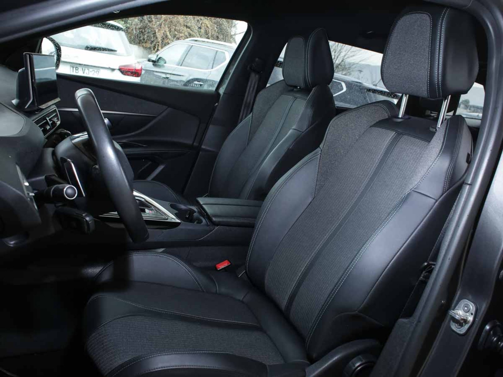 Peugeot 5008 ALLURE PACK BLUEHDI 130 EAT8 2024 - Imagen 6 de 8