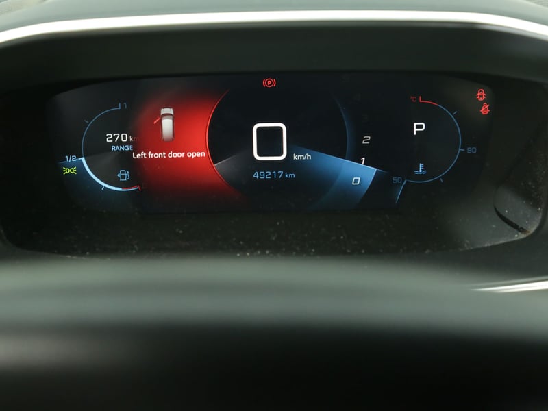 Peugeot 2008 ALLURE 1.2 PURETECH 110HP EAT6 E6 2023 - Imagen 5 de 8