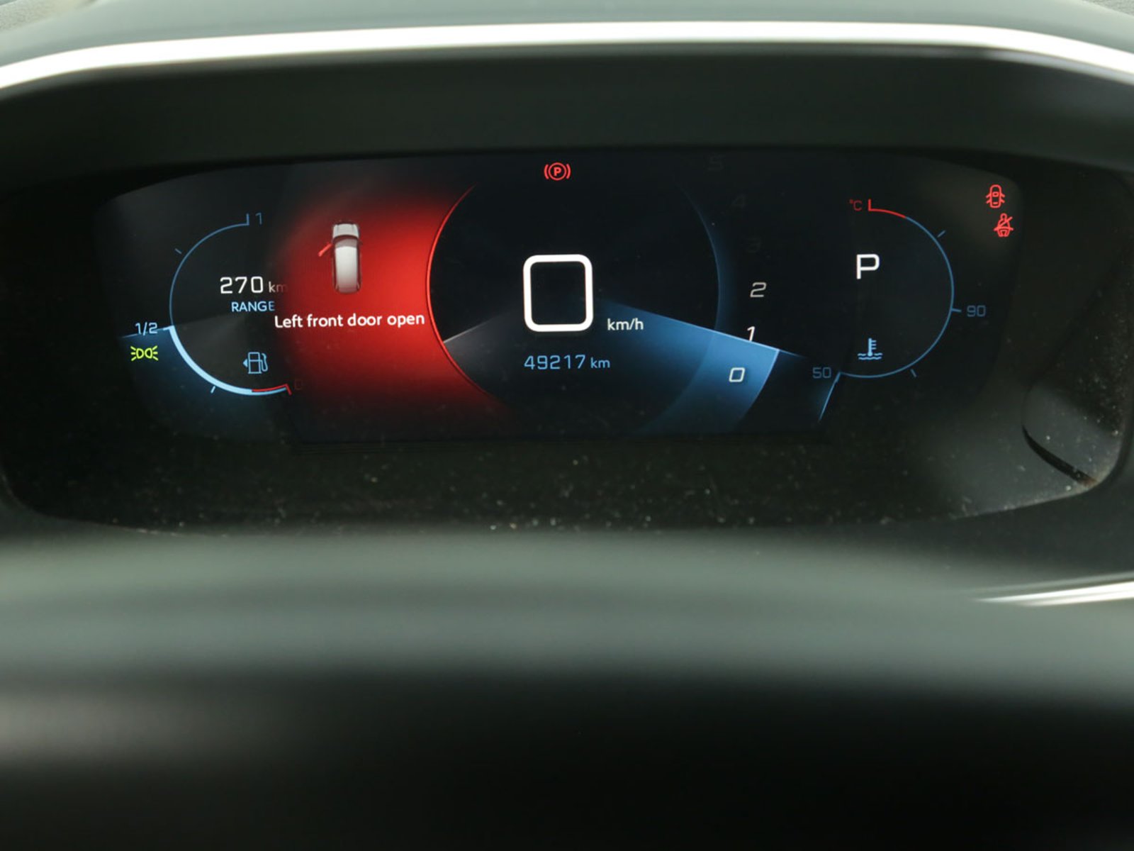 Peugeot 2008 ALLURE 1.2 PURETECH 110HP EAT6 E6 2023 - Foto 5 de 8