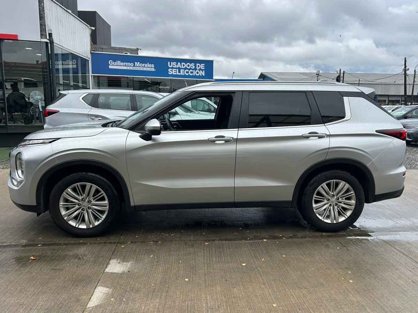 MITSUBISHI NEW OUTLANDER 4X2 AT GL 2026 - Imagen 15 de 16
