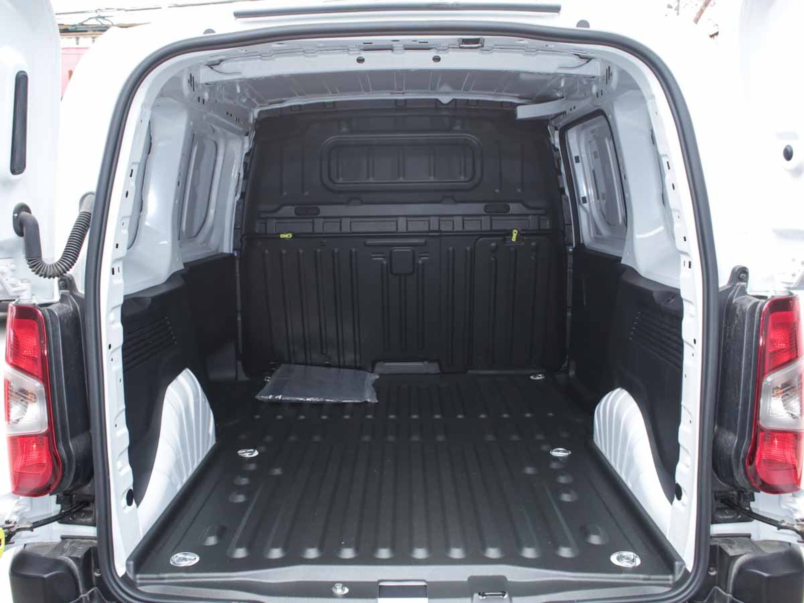 Citroën BERLINGO MCA M DIESEL 100HP MT 2026 - Imagen 8 de 8