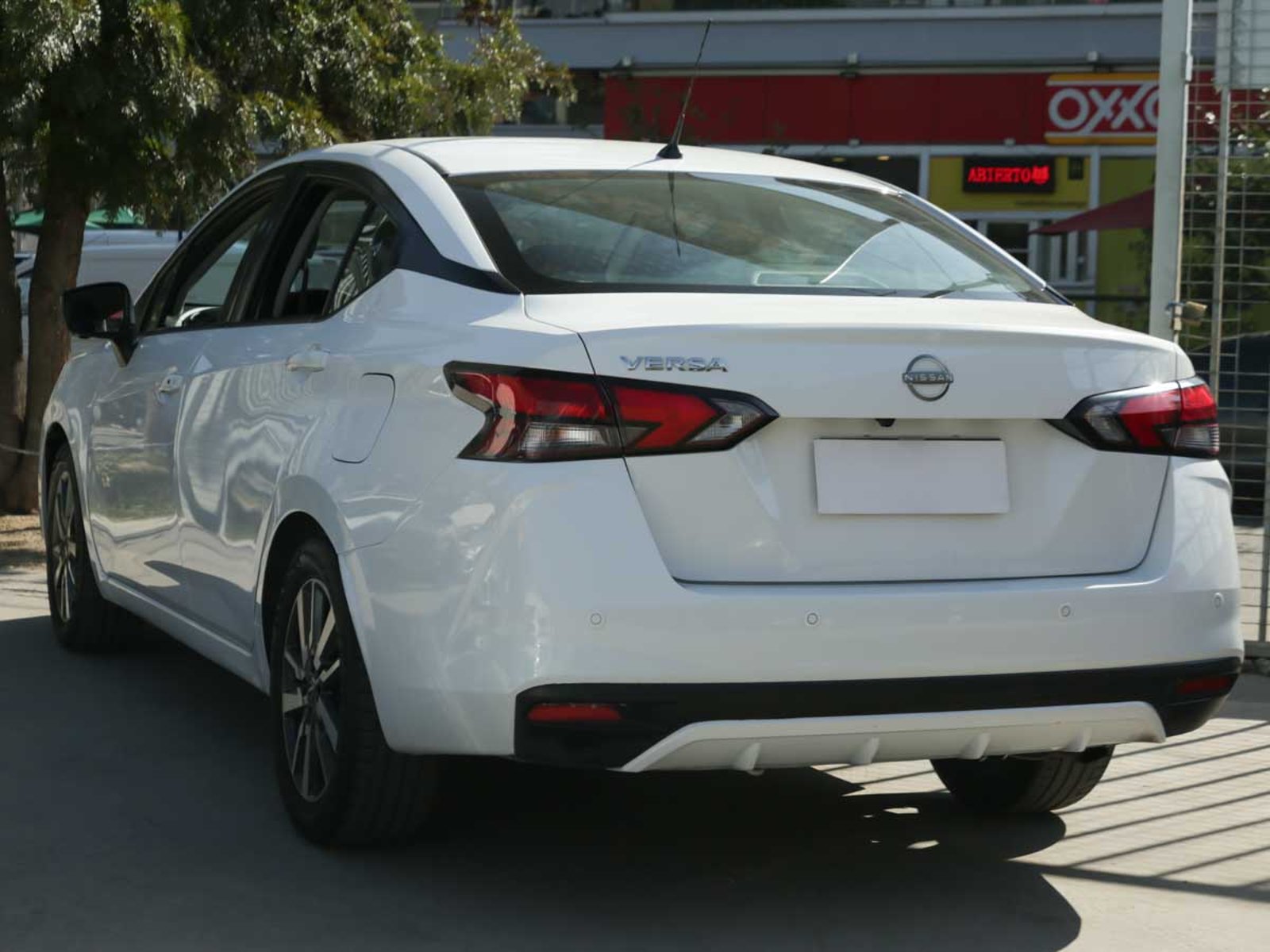 NISSAN VERSA ADVANCE 1.6 AUT 2024 - Foto 4 de 13