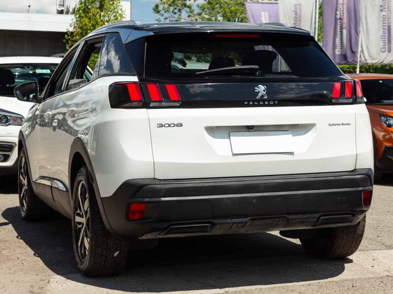 Peugeot 3008 ALLURE PACK BLUEHDI 130 EAT8 2024 - Imagen 4 de 13