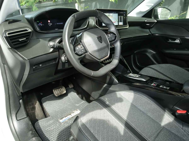 Peugeot 208 MCA ALLURE PURETECH 130 EAT8 2024 - Imagen 6 de 8