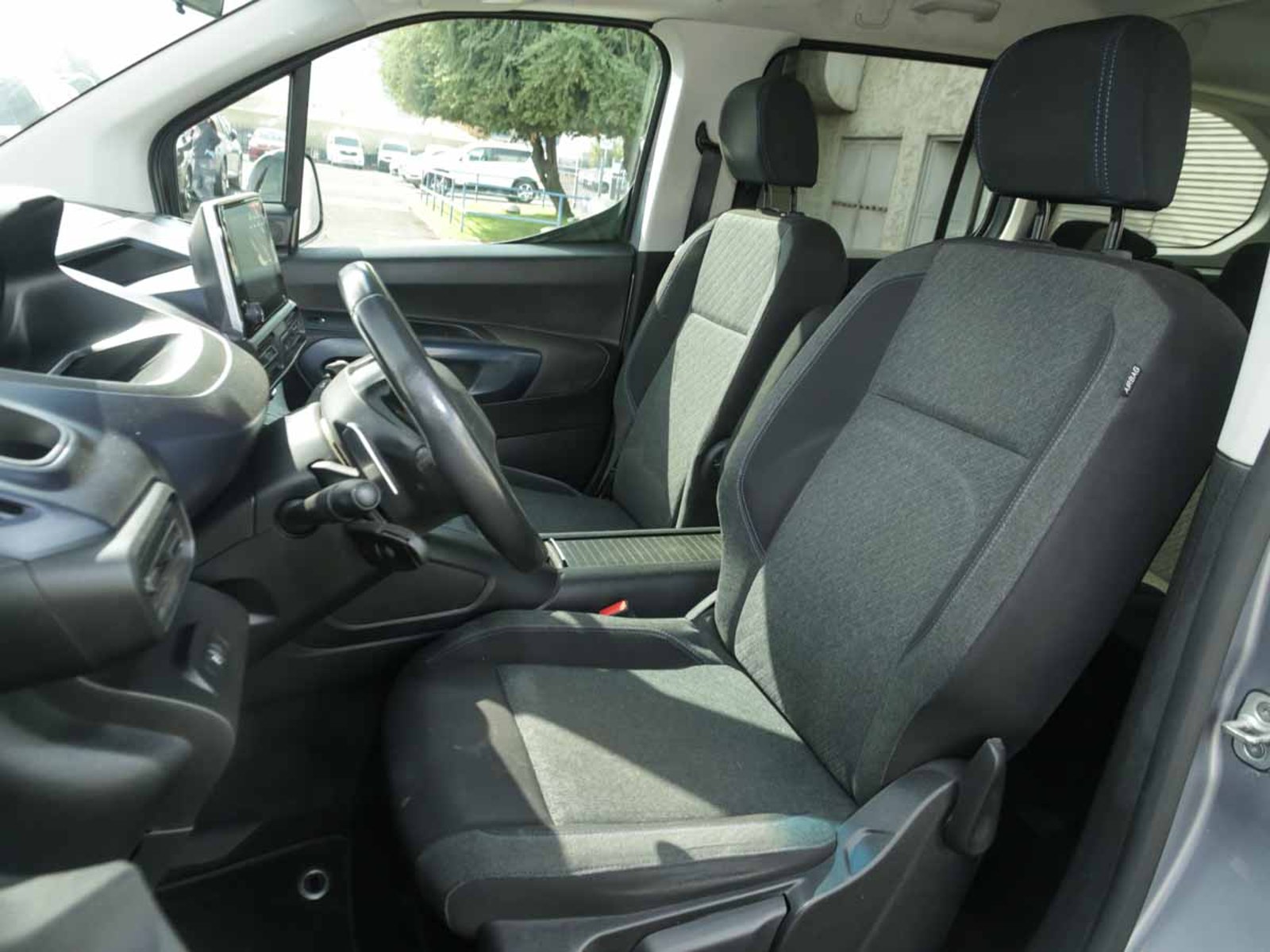 Peugeot RIFTER ALLURE BLUEHDI 130 EAT8 2023 - Imagen 6 de 8