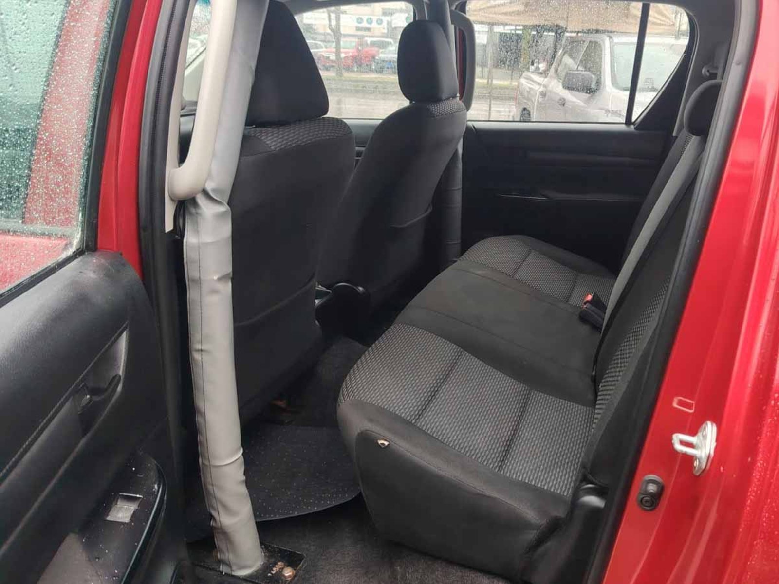 Toyota HILUX DCAB MT 4X4 2.4 2024 - Imagen 7 de 8