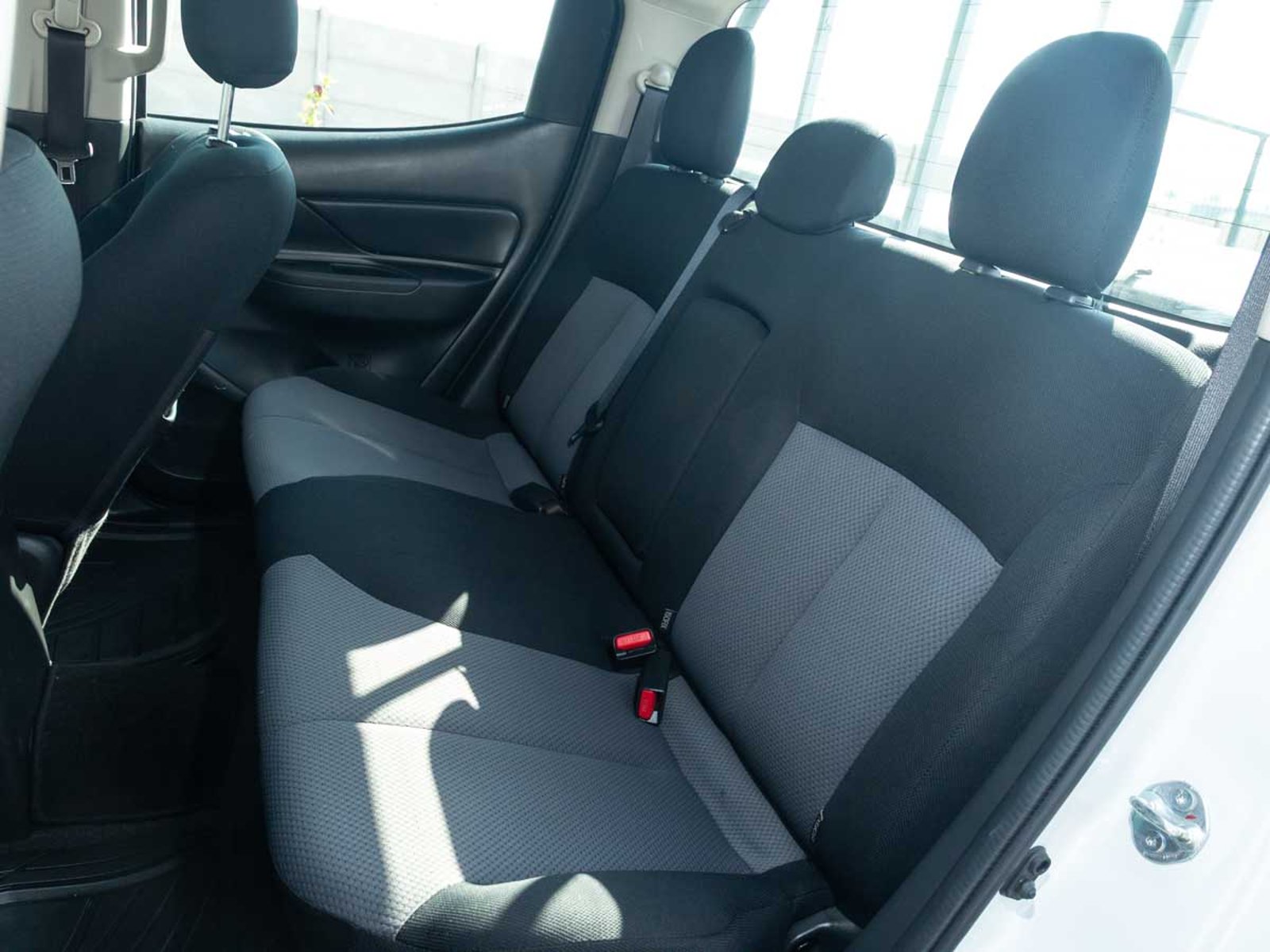 Mitsubishi L-200 D/C 4x2 TD Work CR 2021 - Imagen 8 de 8