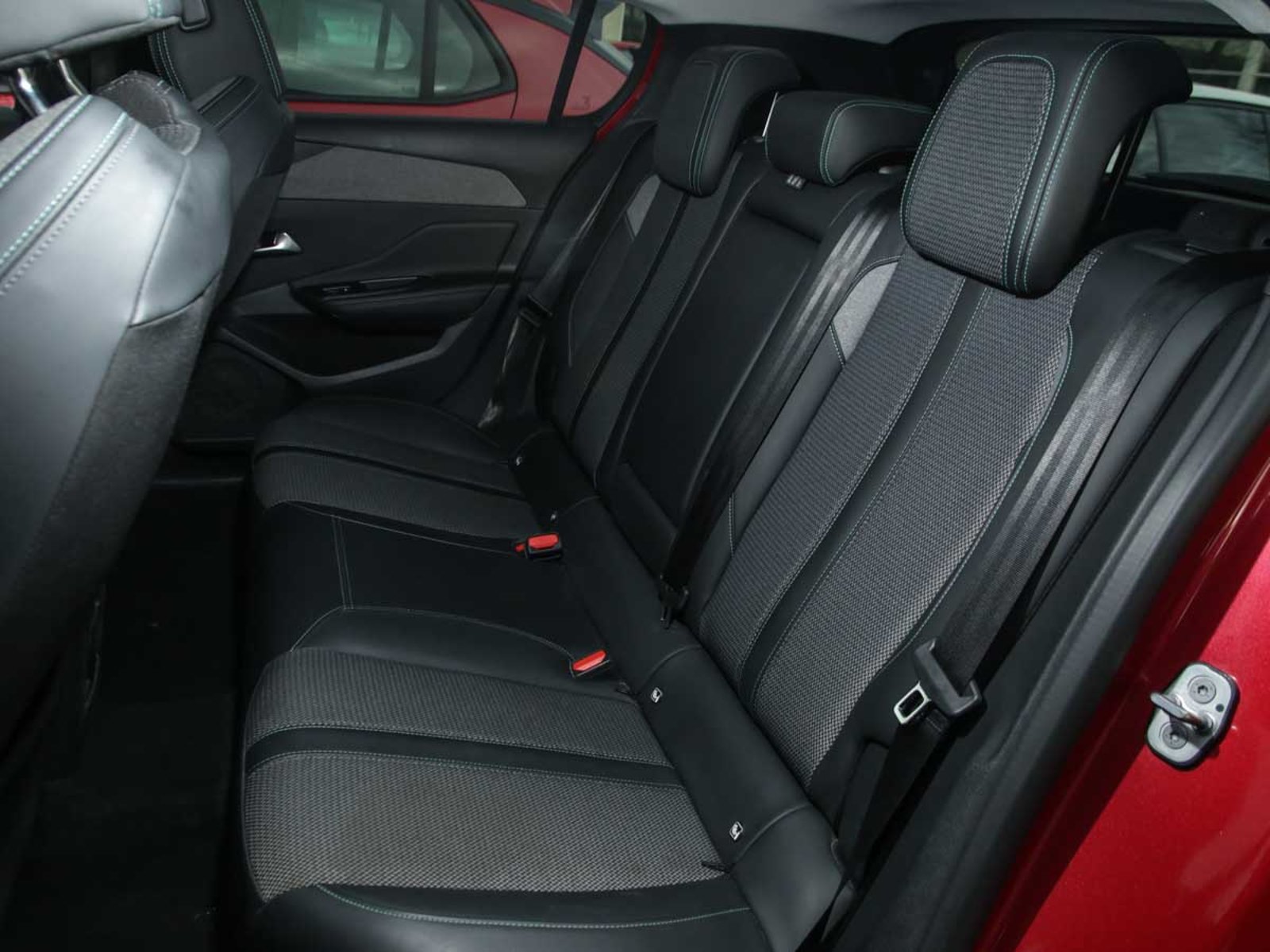 Peugeot 308 BLUEHDI 1.5 AUT 2024 - Imagen 8 de 8