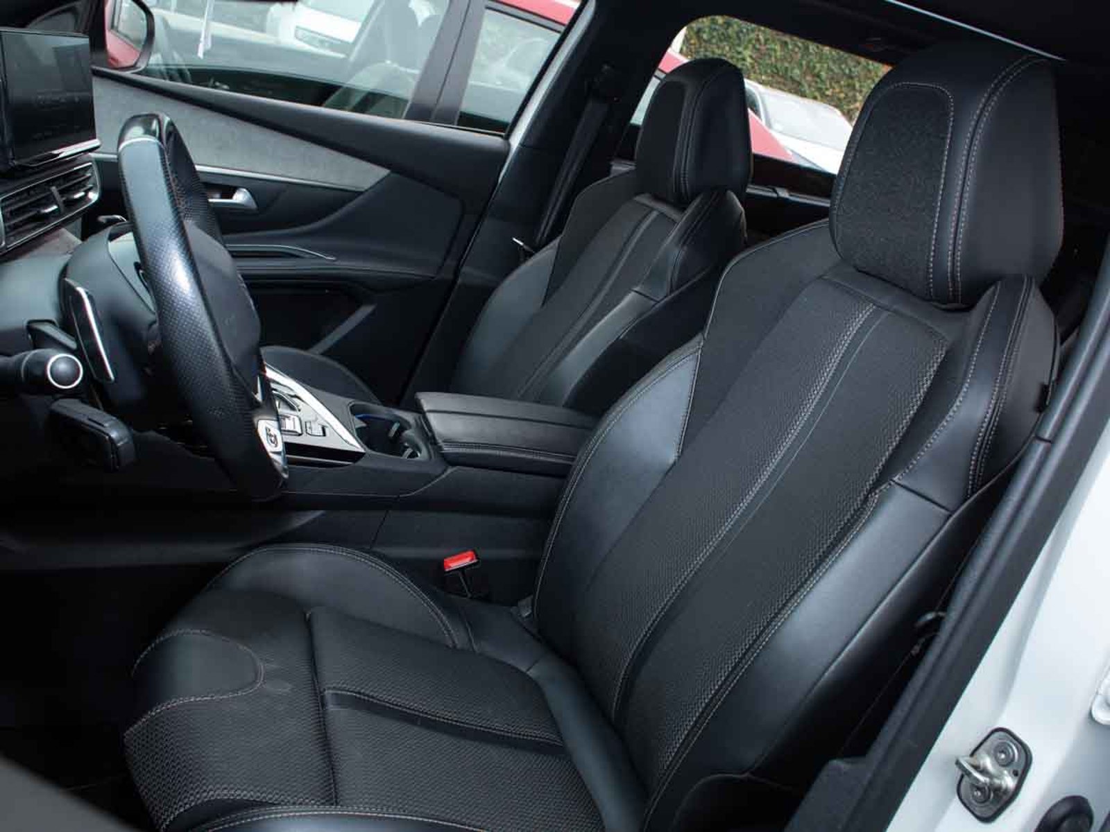 Peugeot 5008 GT PURETECH 180 EAT8 2022 - Imagen 7 de 8