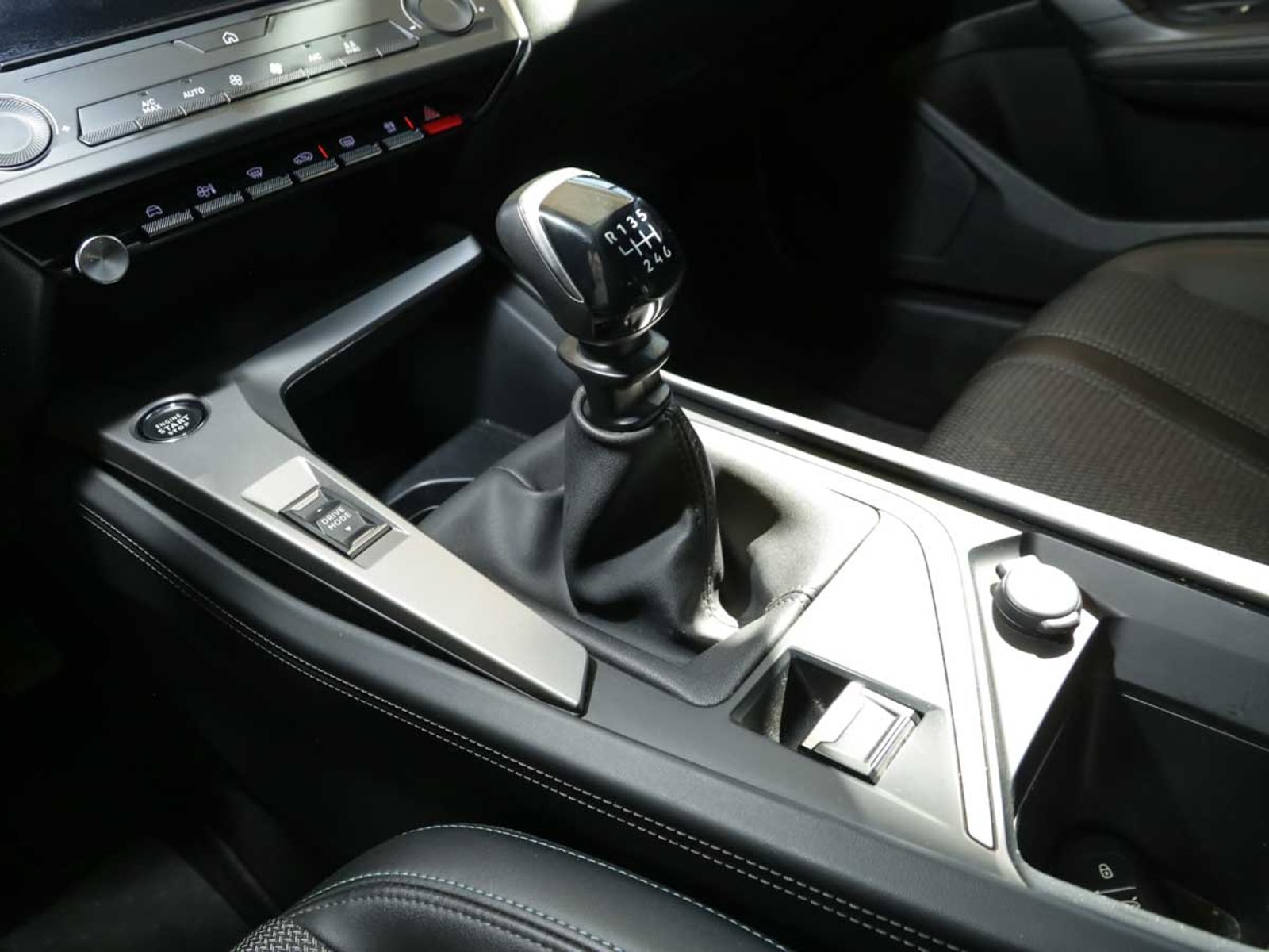Peugeot 308 ALLURE 1.2 2023 - Imagen 9 de 20