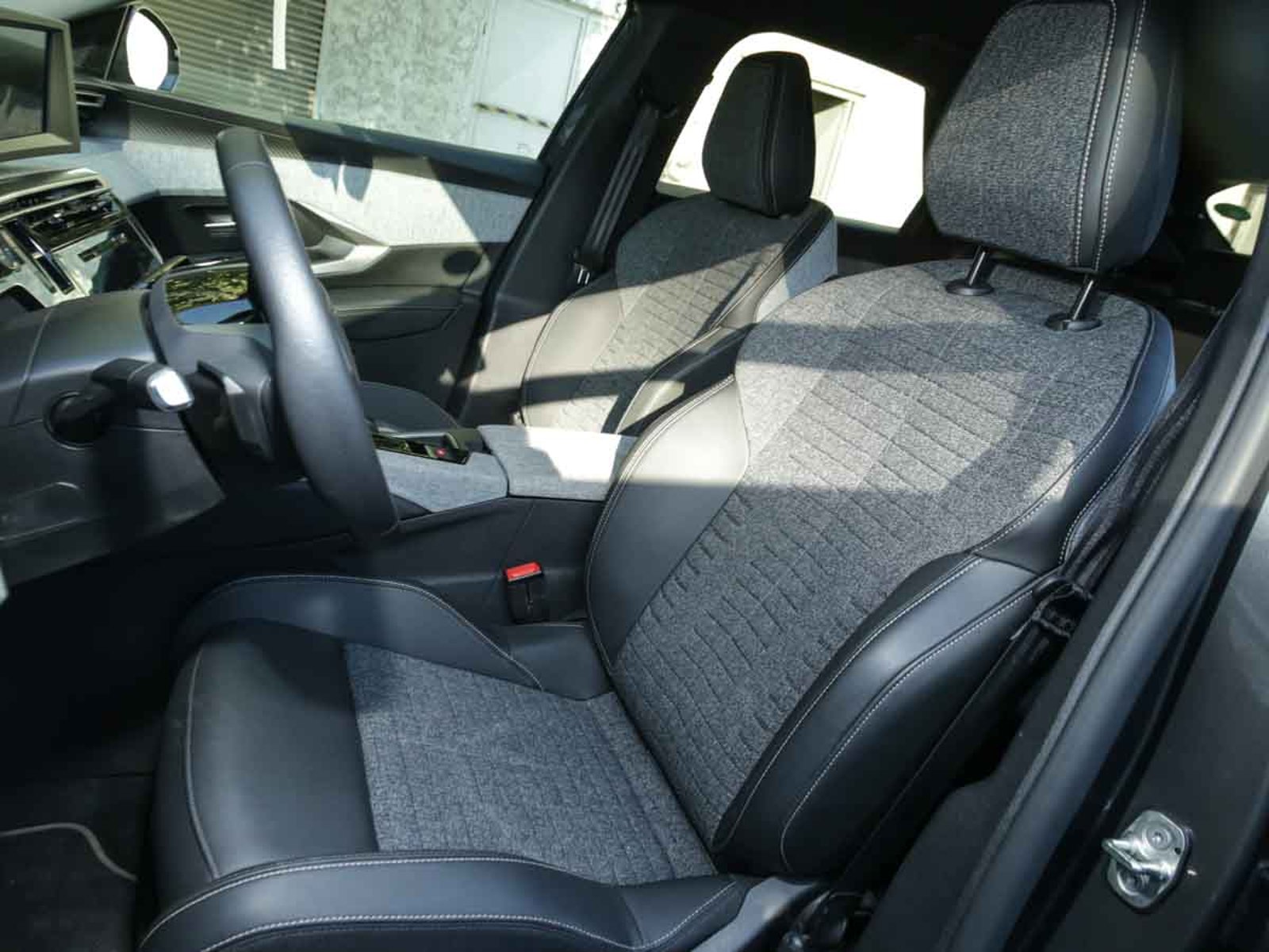 PEUGEOT NEW 3008 ALLURE HYBRID 136HP AT 2026 - Imagen 10 de 13
