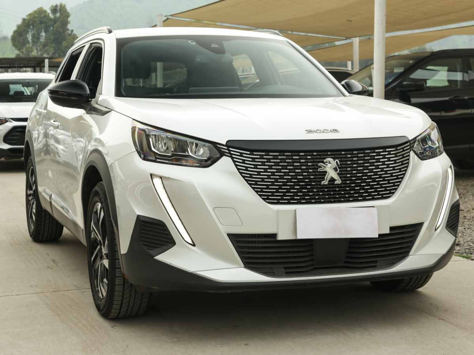 Peugeot 2008 ALLURE 1.2 PURETECH 110HP EAT6 E6 2023 - Foto 2 de 8