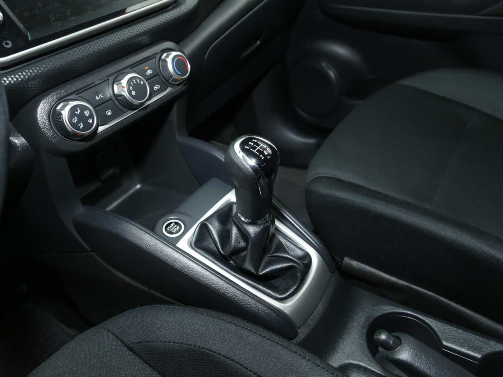 NISSAN KICKS 1.6 2025 - Imagen 9 de 13