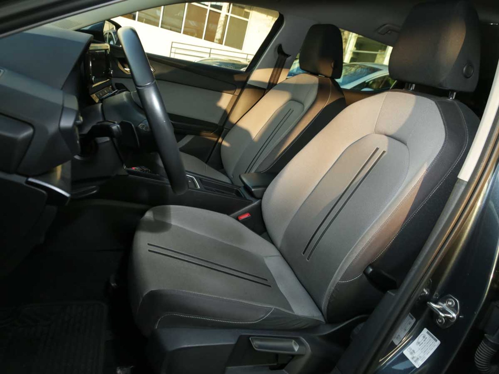 SEAT LEON TSI AT8 1.4 AUT 2021 - Imagen 7 de 8