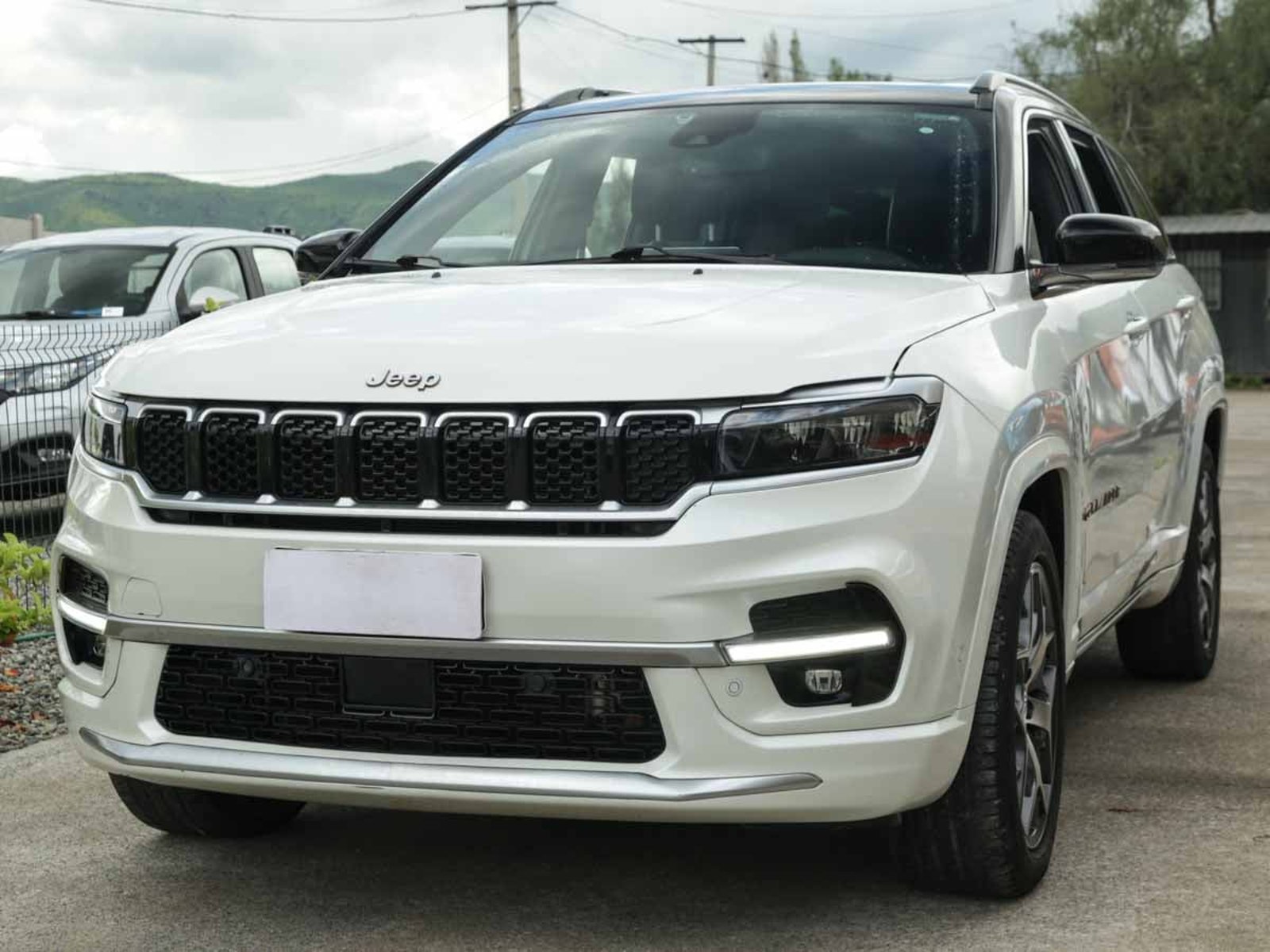 Jeep Commander Overland 1.3t 6at 2023