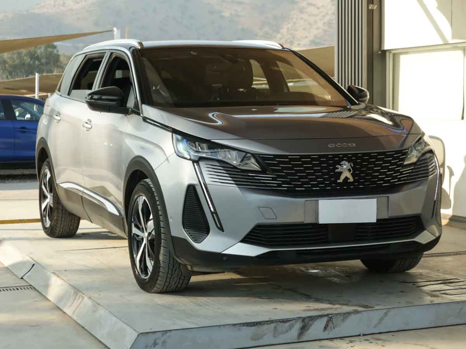 Peugeot 5008 ALLURE 1.6 AUT 2024 - Foto 2 de 8