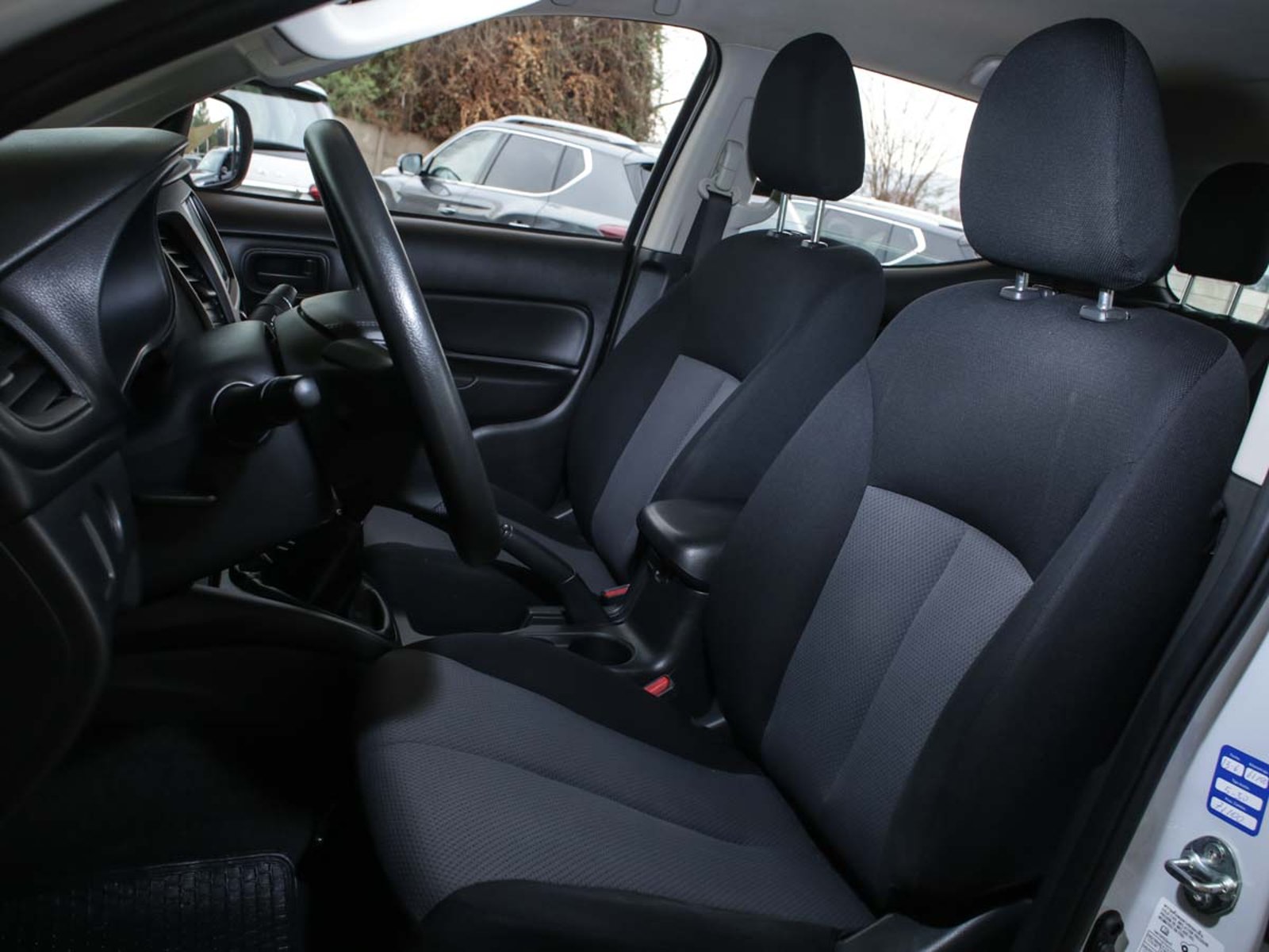 Mitsubishi NEW L-200 WORK 2.4 CR WF MEC 4X2 TD E5 2022 - Imagen 7 de 8