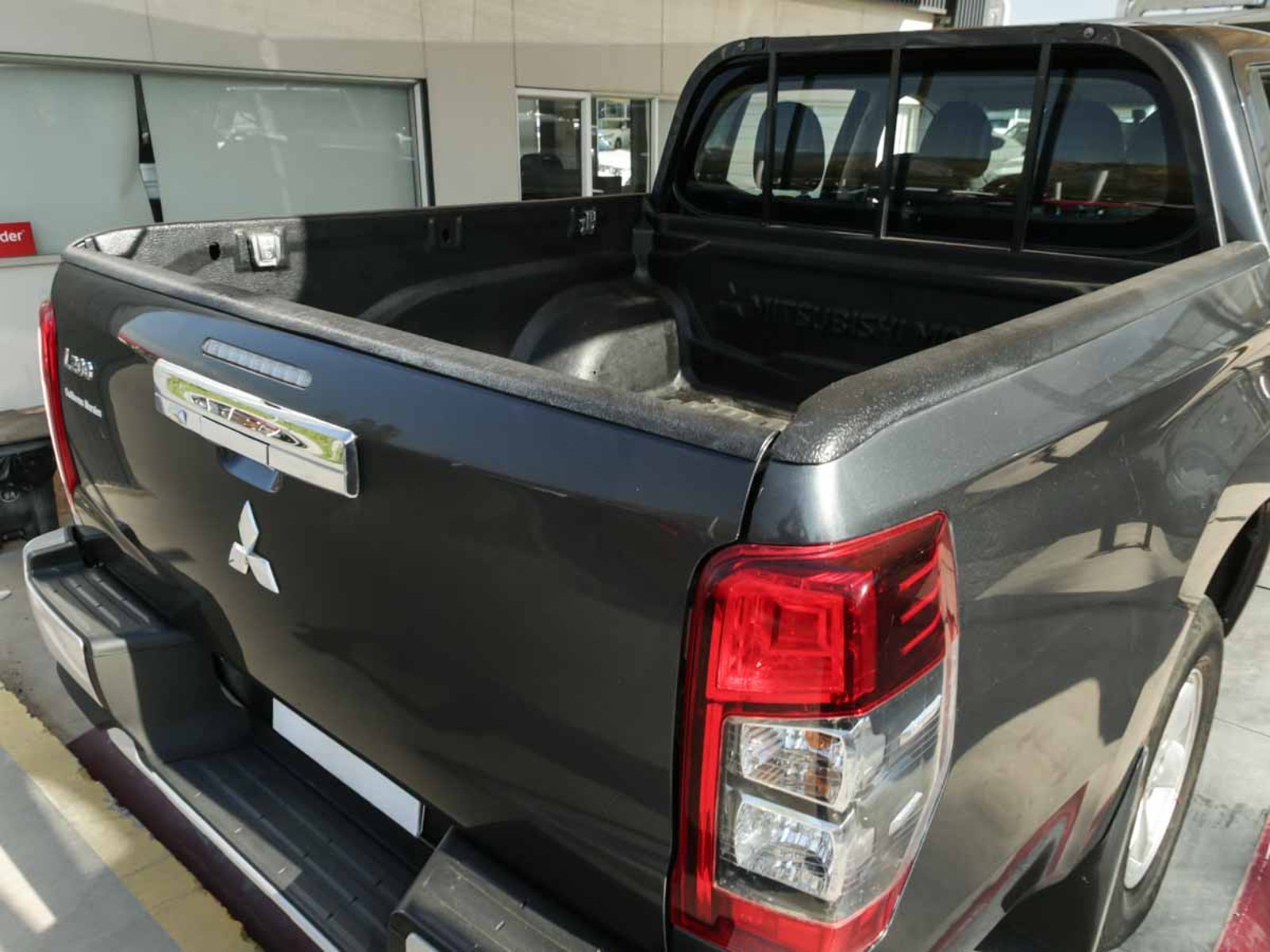 Mitsubishi L-200 WORK CR D/C 4X2 TD 2022 - Imagen 7 de 20