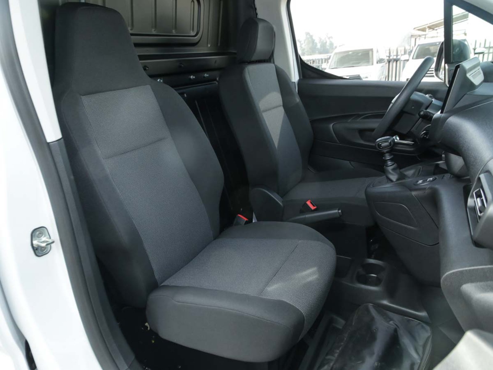 OPEL COMBO LITE DIESEL 100 HP MT 2026 - Imagen 12 de 14