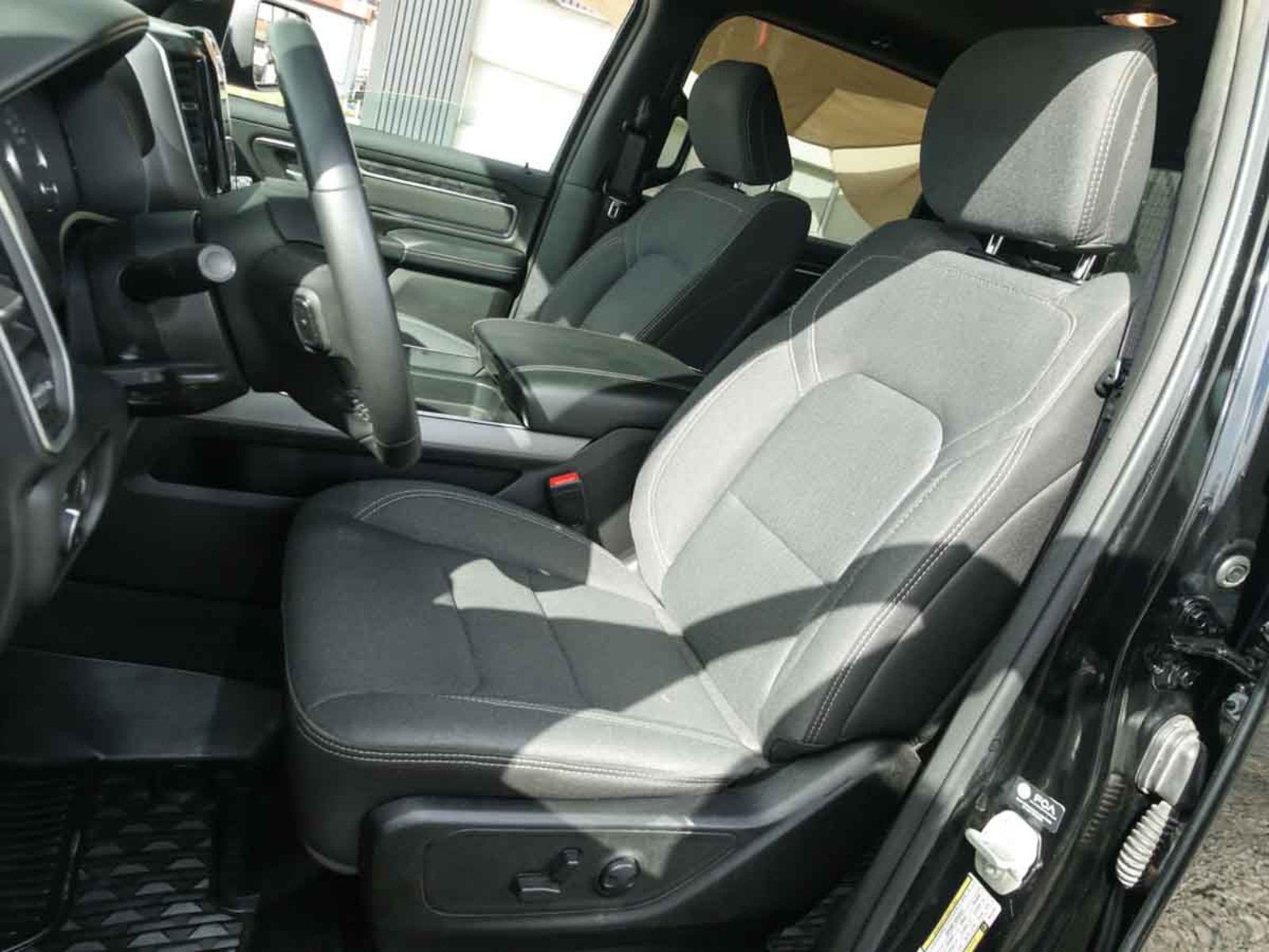 RAM 1500 BIGHORN NIGHT EDITION 3.6 V6 MILD HYBRID 305 2025 - Imagen 7 de 8