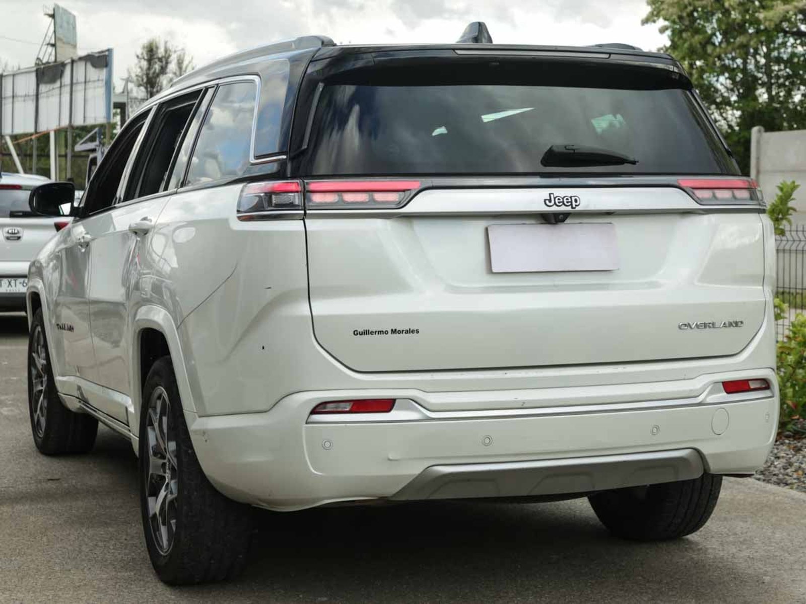 Jeep COMMANDER OVERLAND 1.3T 6AT 2023 - Foto 3 de 9
