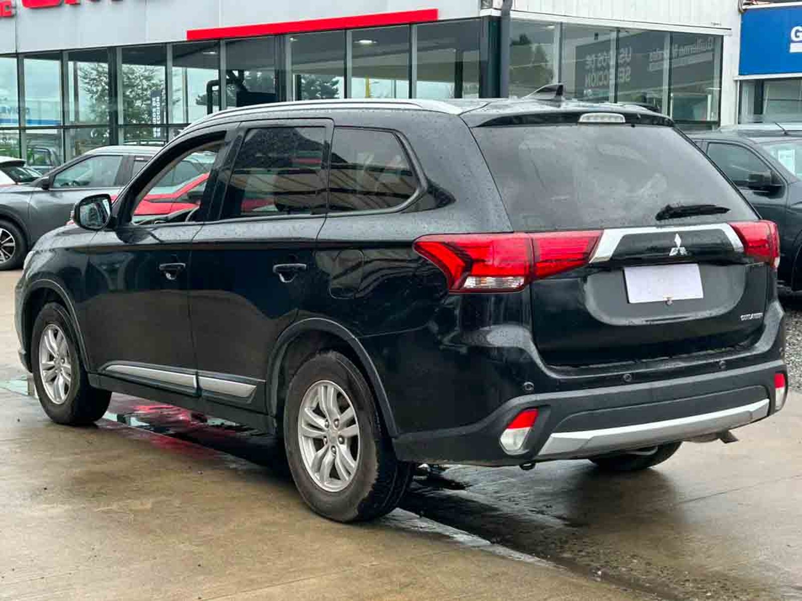 Mitsubishi NEW   OUTLANDER  4X2  2.0  AT 2019 - Imagen 3 de 8