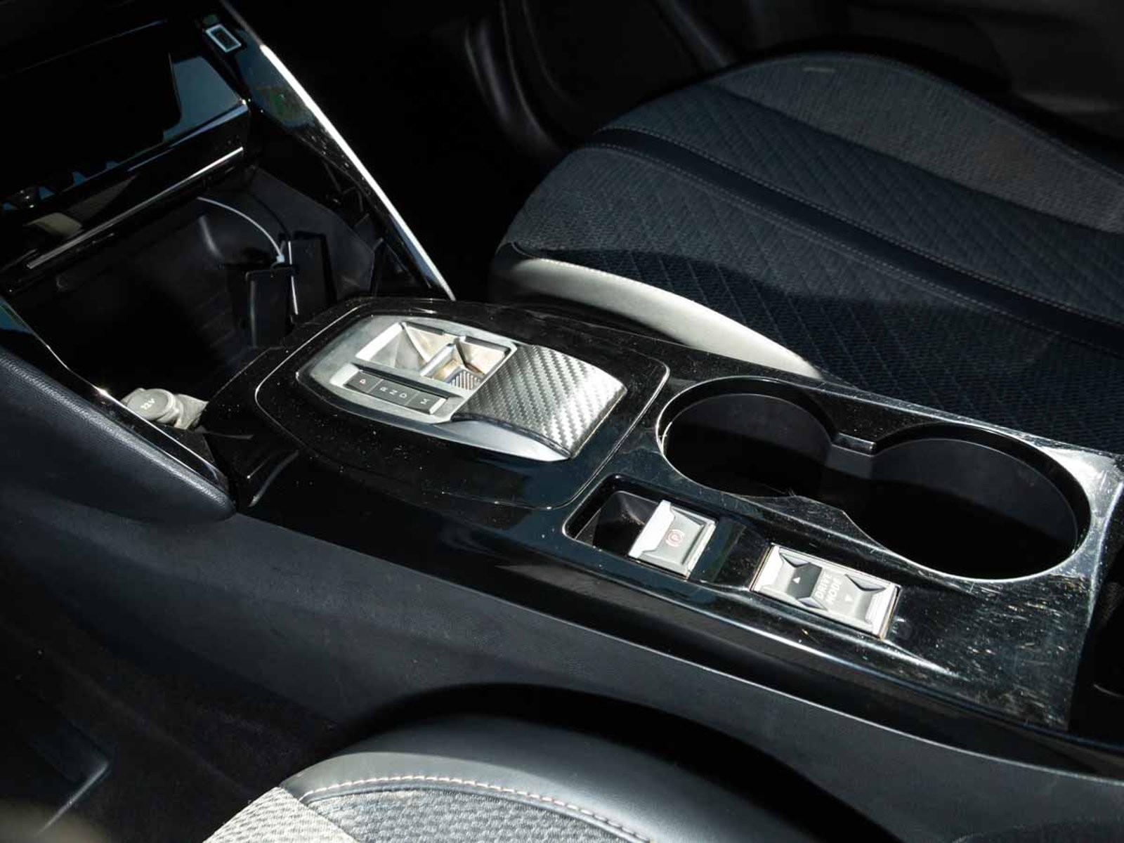 PEUGEOT 2008 MCA ALLURE BLUEHDI 130 EAT8 2024 - Imagen 9 de 13