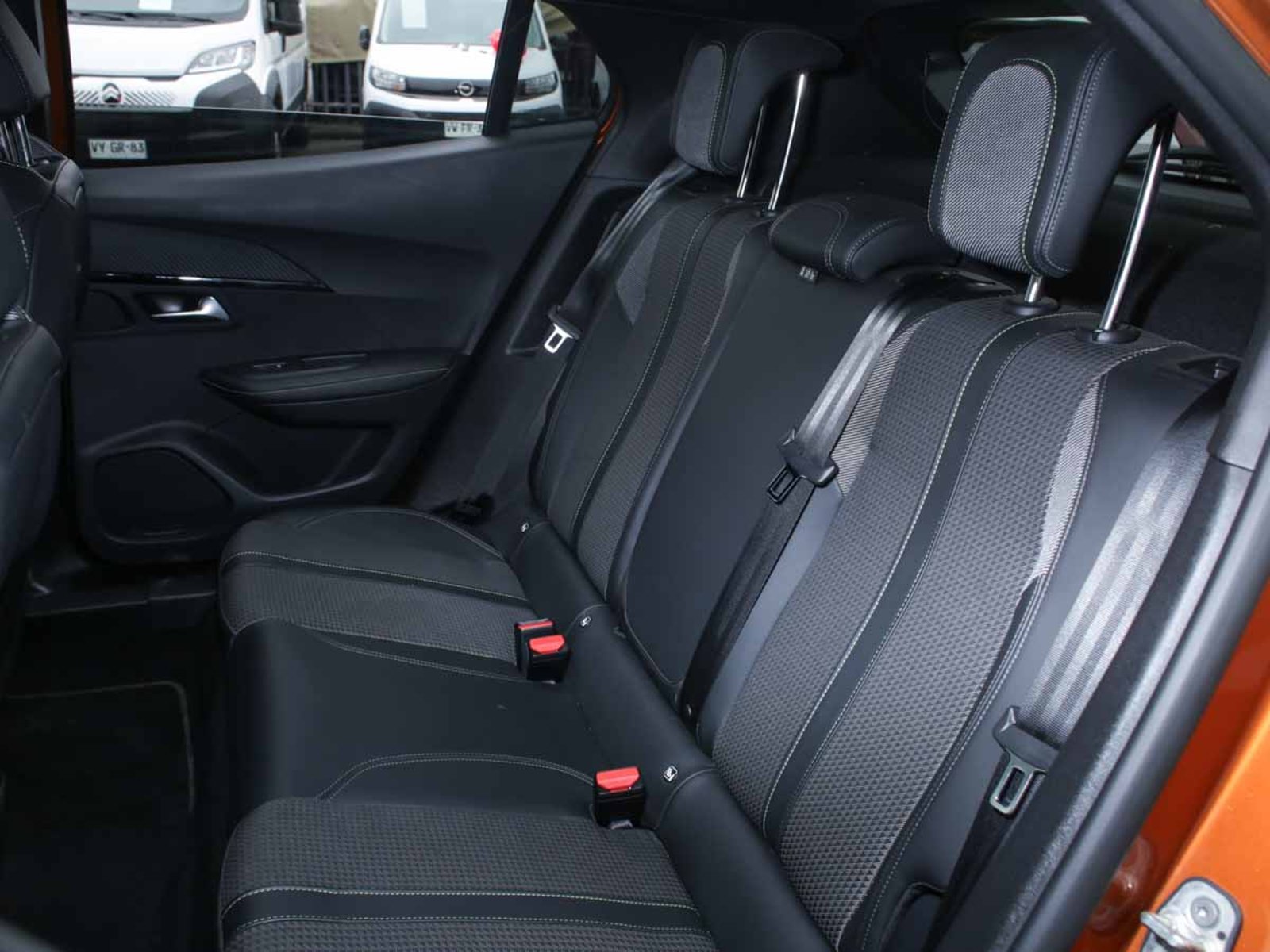 Peugeot E 2008 ELECTRIC AUT 2024 - Imagen 8 de 8