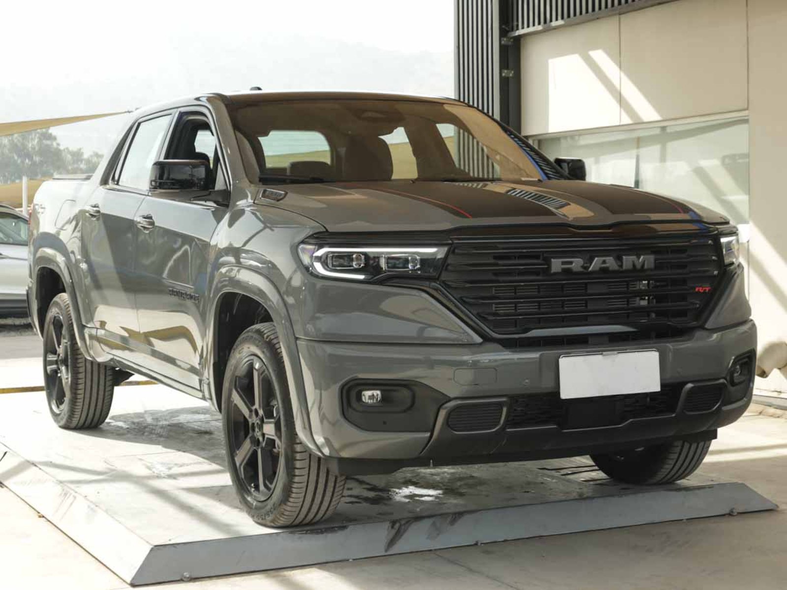 RAM RAMPAGE R/T 2.0 GASOLINA 272 HP 4X4 AT 2026 - Imagen 3 de 14