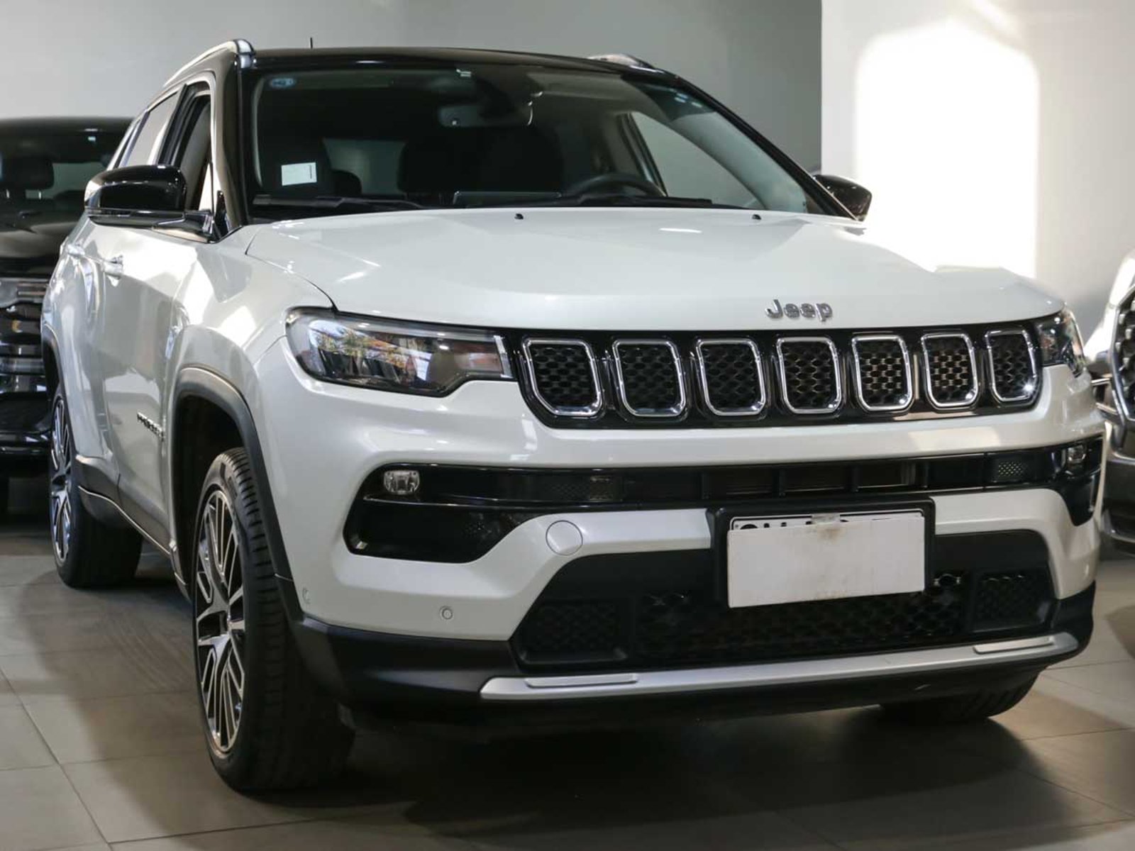JEEP COMPASS LIMITED 4X2 AT 2023 - Foto 3 de 14