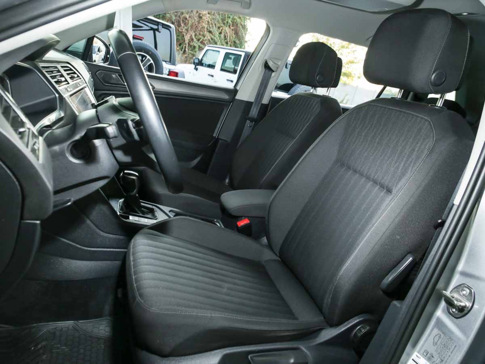 VOLKSWAGEN TIGUAN COMFORTLINE AUT 2023 - Imagen 10 de 14
