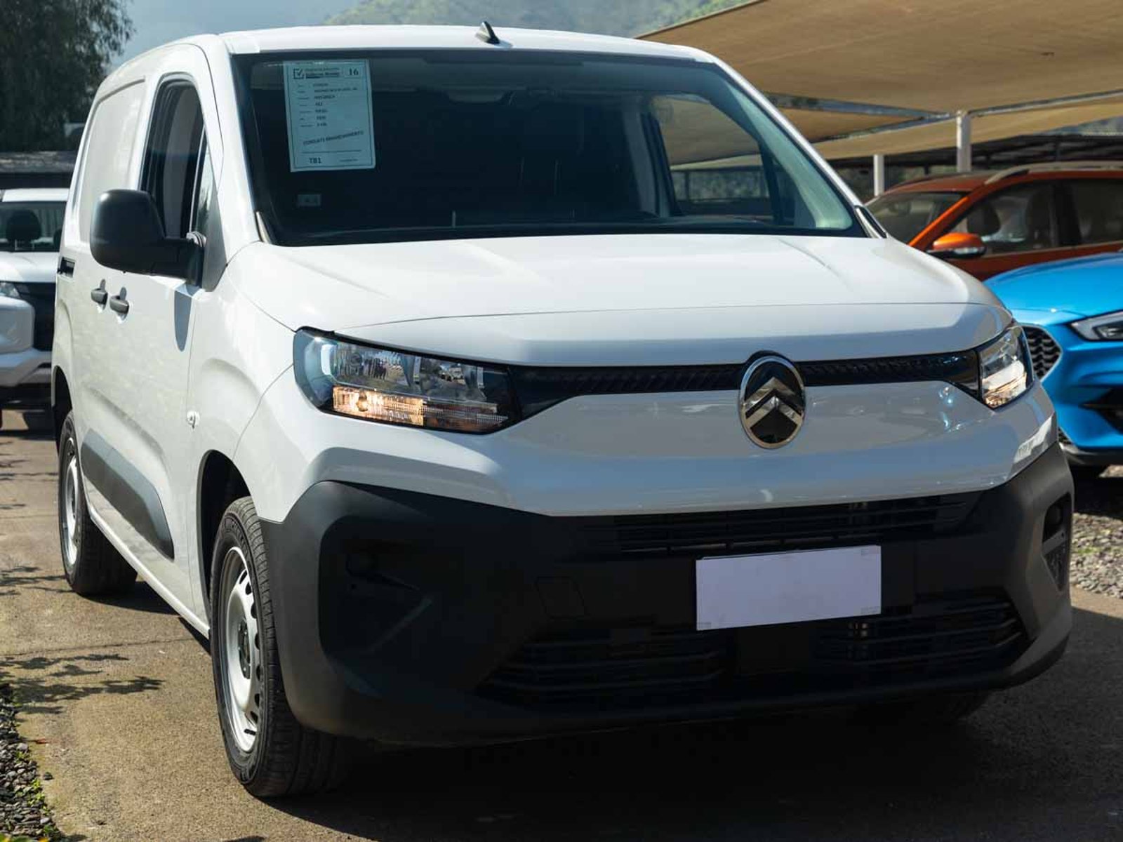Citroën BERLINGO MCA M DIESEL 100HP MT 2026 - Foto 2 de 8