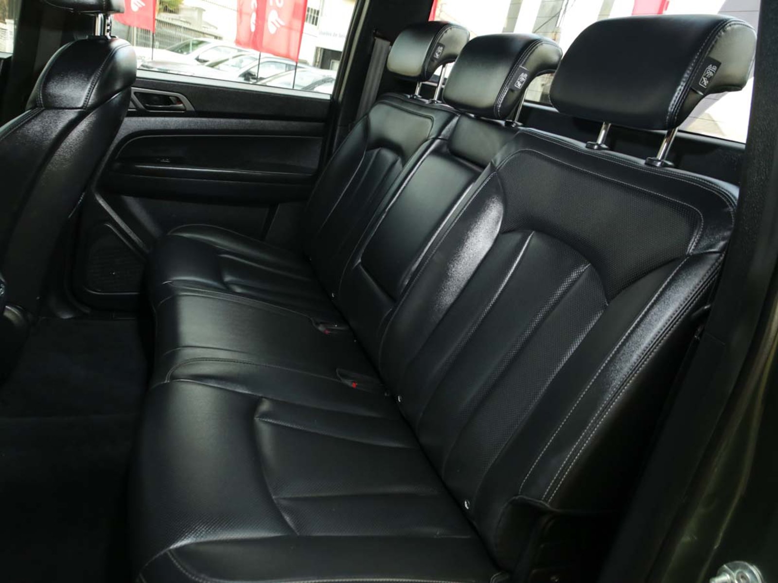 SsangYong MUSSO GLX 2.2 TD 6MT 4WD 2023 - Imagen 13 de 15