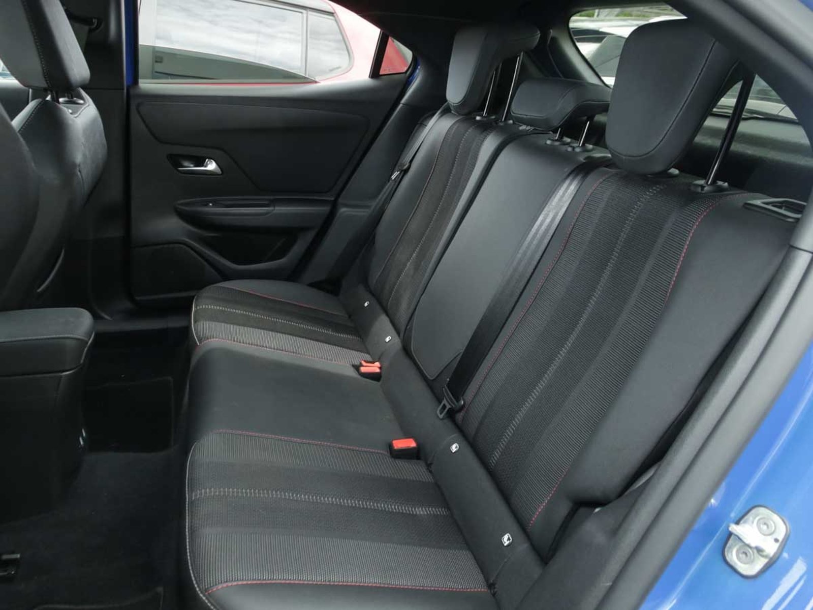 Opel NEW MOKKA GS LINE 1.2T AT8 2025 - Imagen 8 de 8